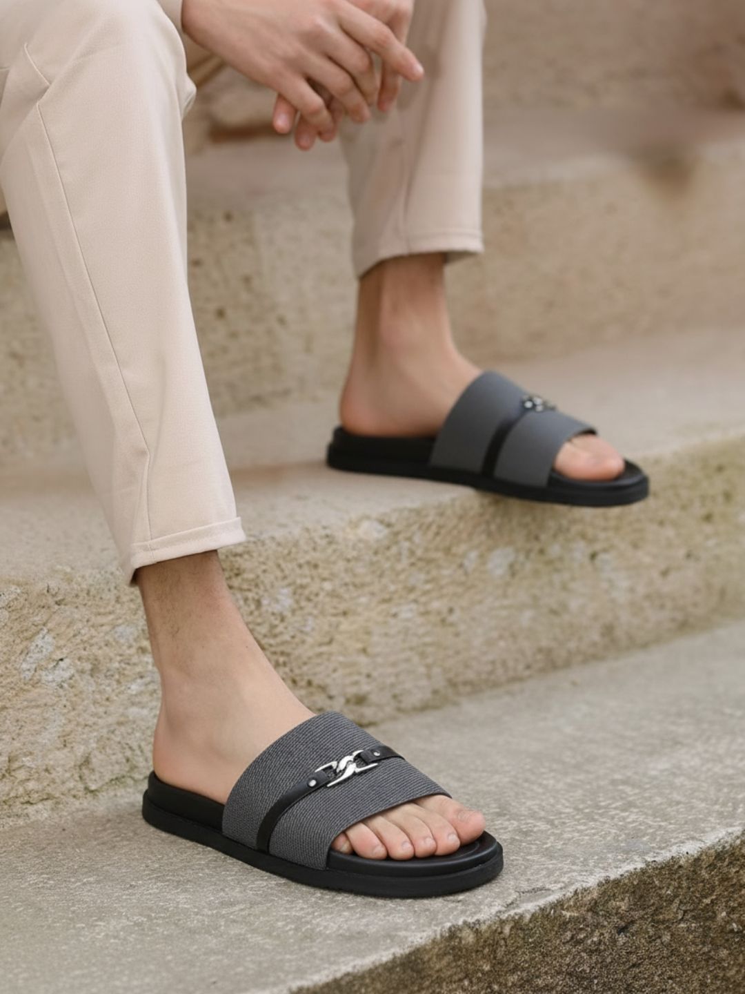 Mens Grey Casual Solid Pattern Open Toe Flats