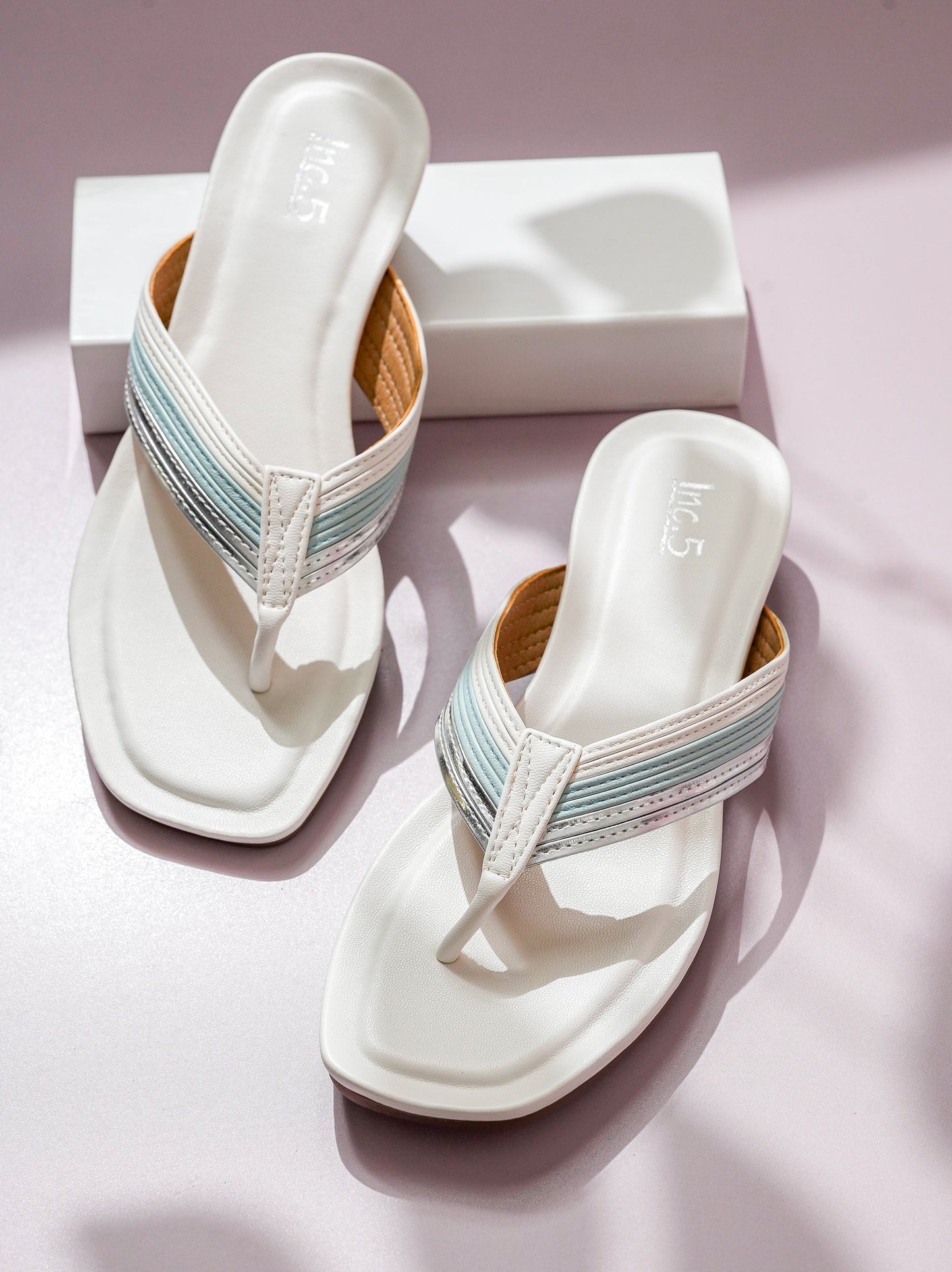 Women White Solid Wedge Sandals