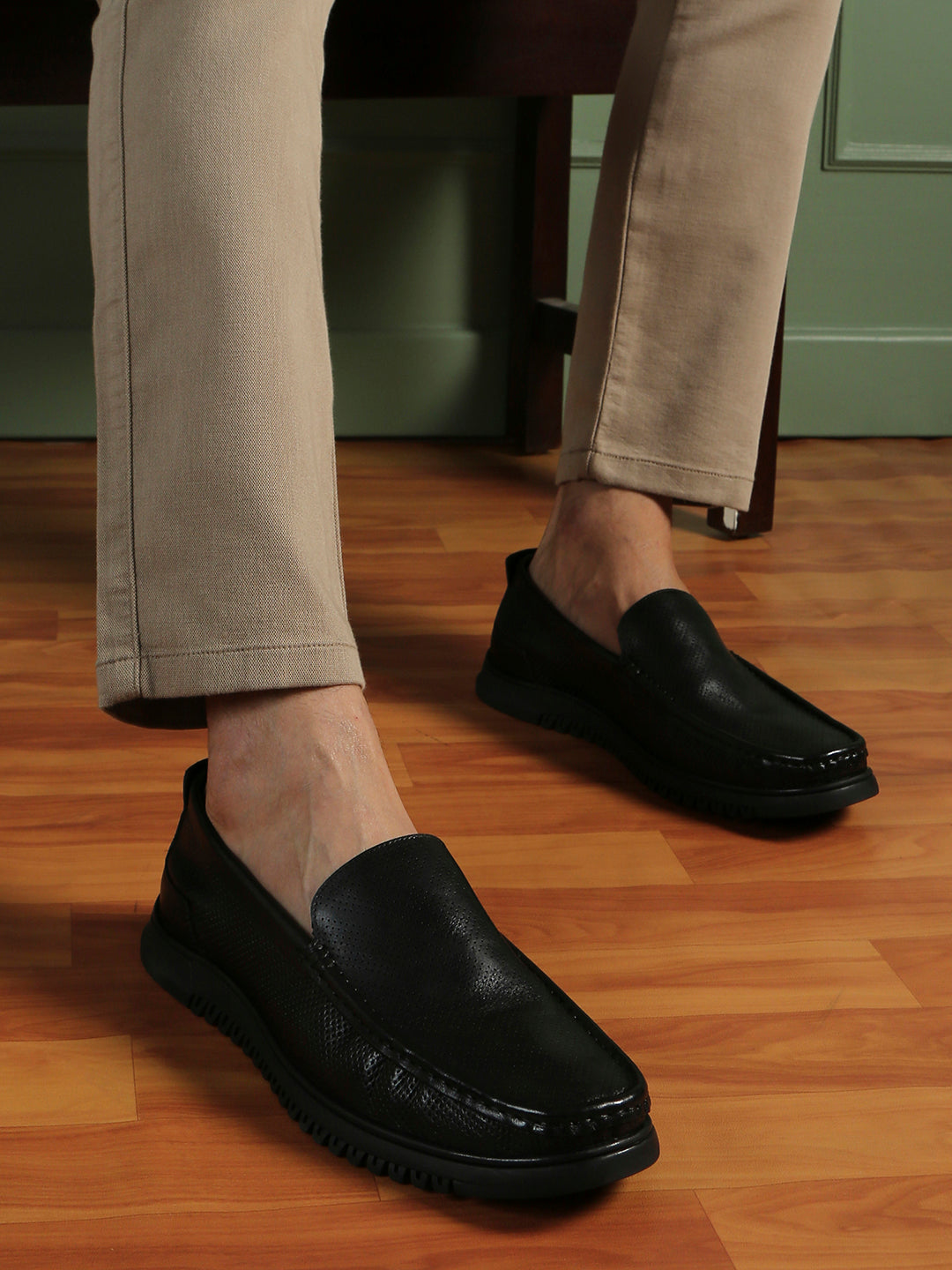 Mens Black Formal Solid Pattern Round Toe Loafers