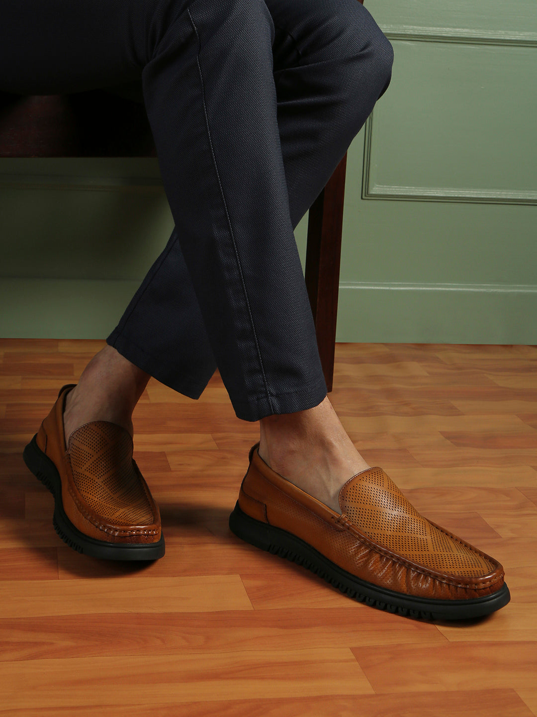 Mens Tan Formal Solid Pattern Round Toe Loafers