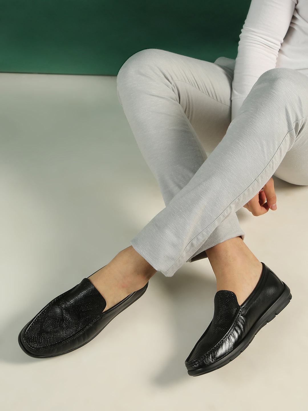 Mens Black Formal Solid Pattern Round Toe Slip-on Loafers