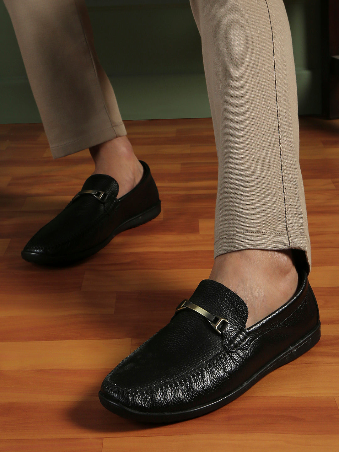 Mens Black Formal Solid Pattern Round Toe Shape Loafers