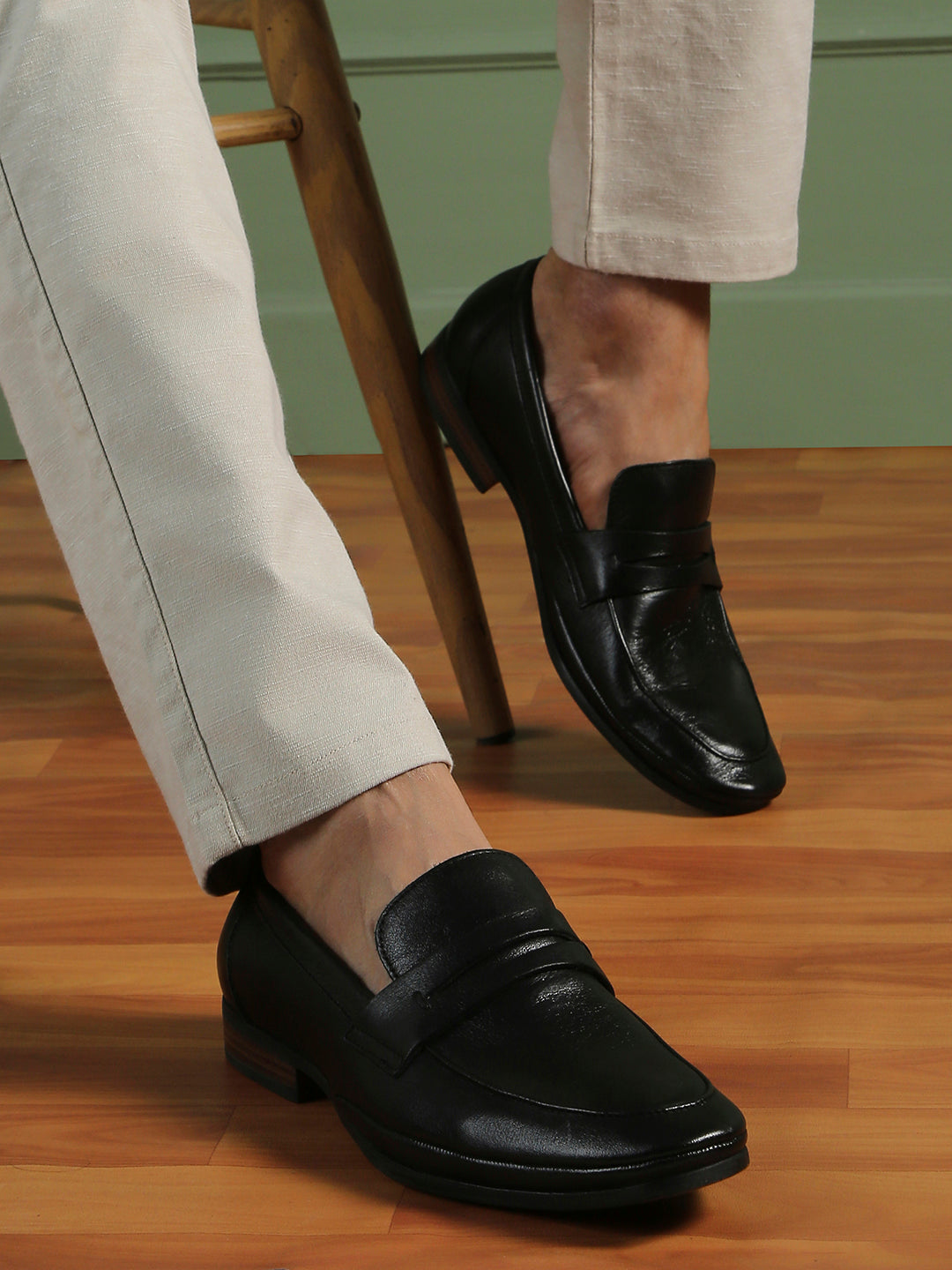 Mens Black Party Wear Solid Round Toe Loafer Shoes