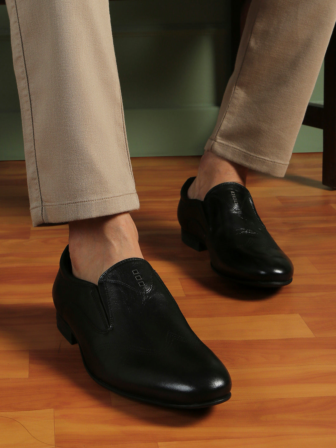 Mens Black Casual Solid Pattern Pointed Toe Loafers