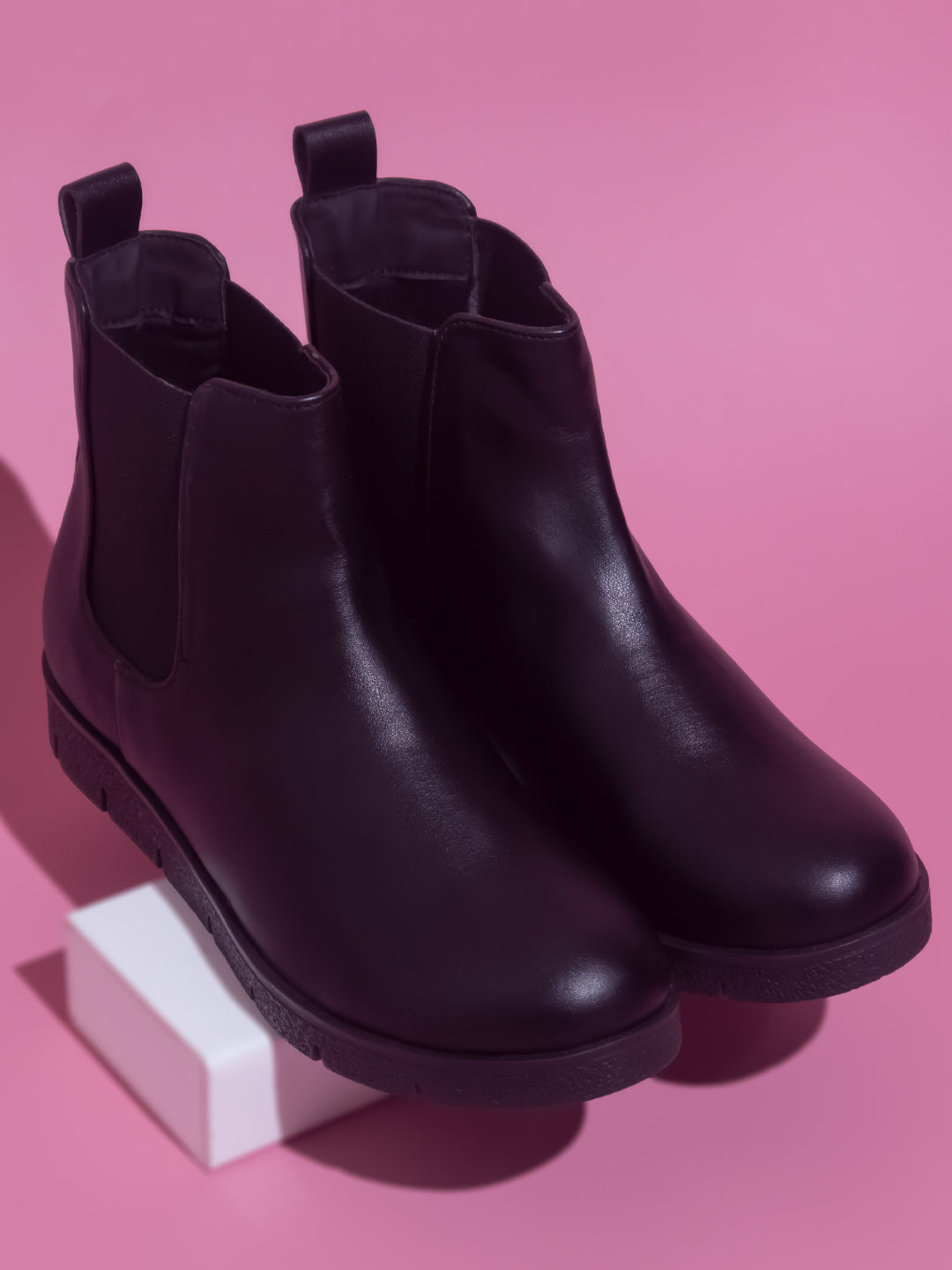 Women Black Mid Top Chelsea Boots