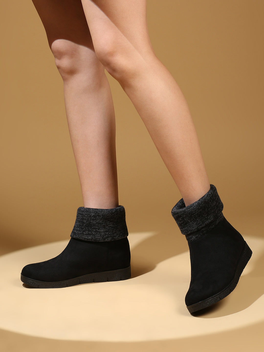 Women Black Flat Boots