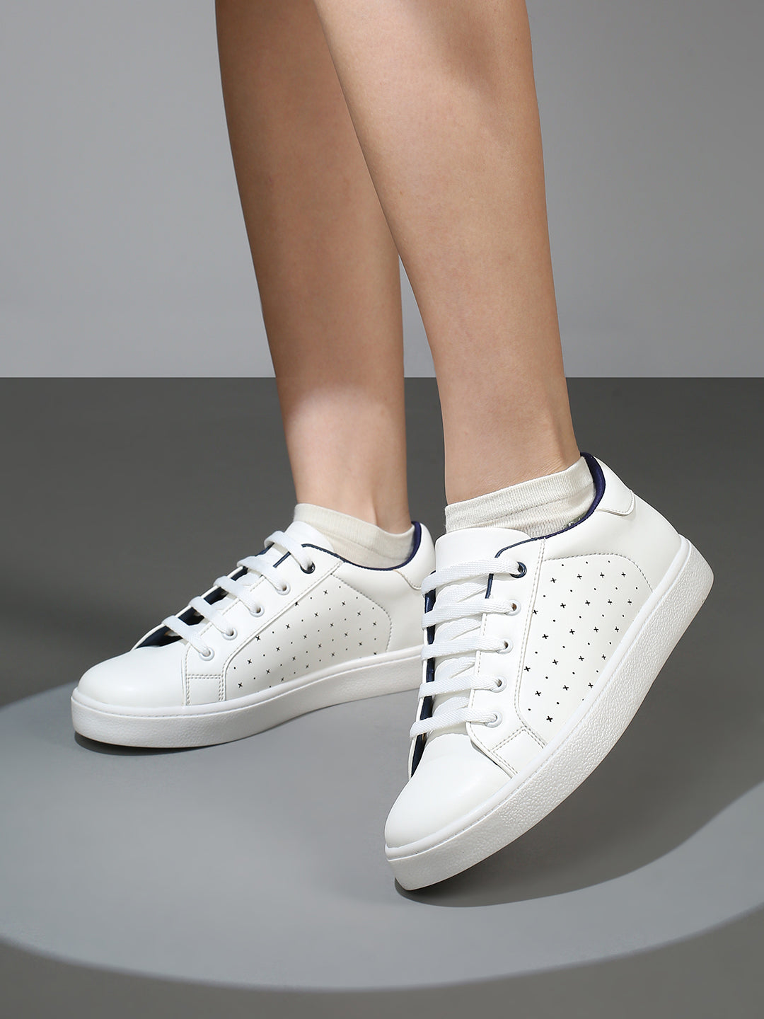 Women White Solid Casual Sneakers