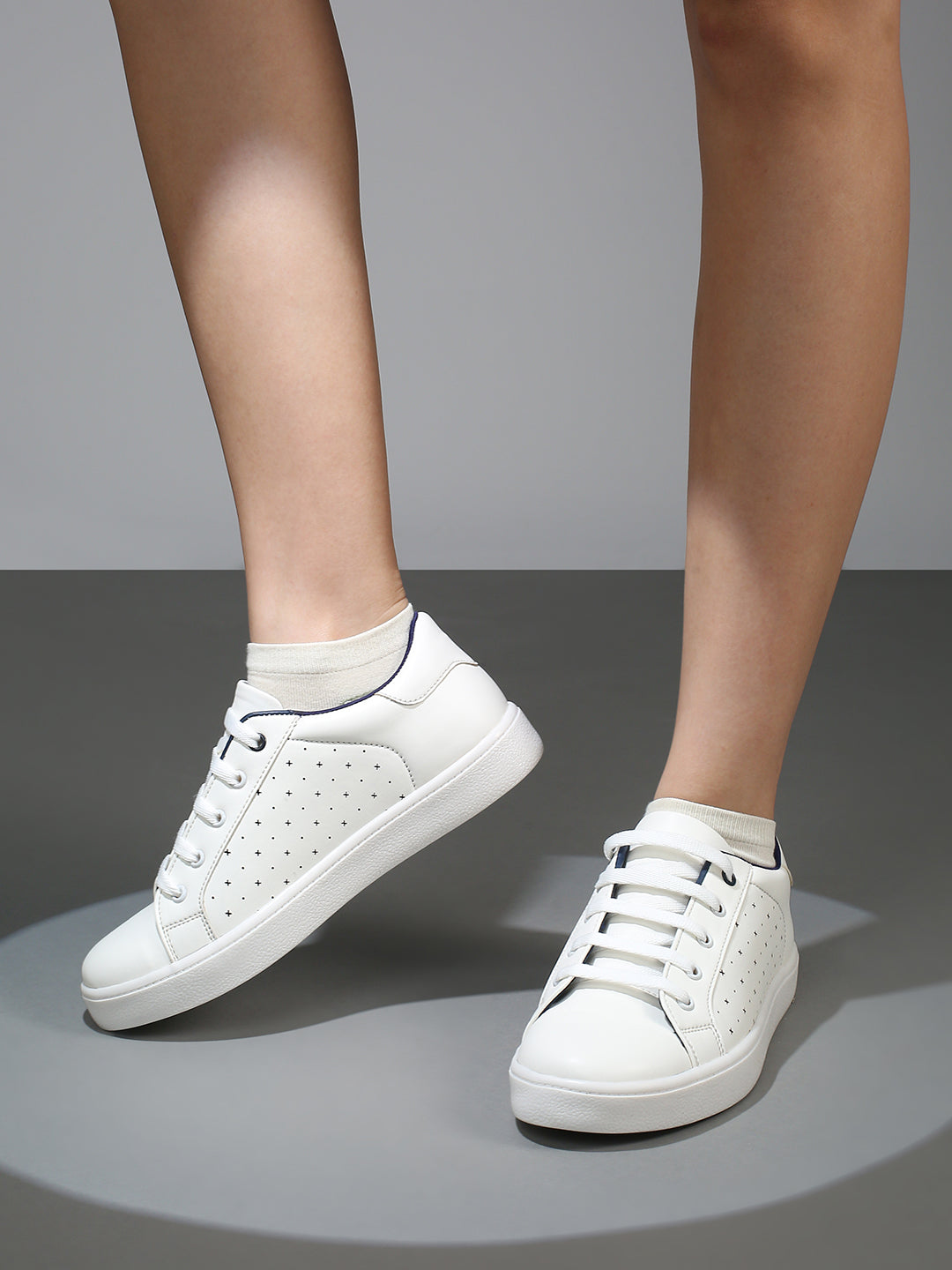 Women White Solid Casual Sneakers