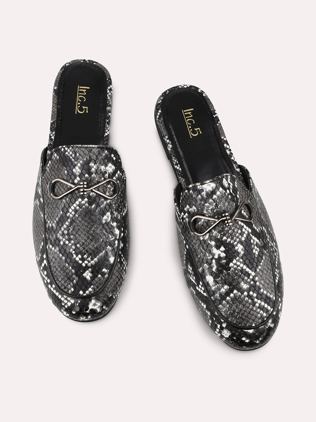 Women Black Pointed Toe Printed Mules