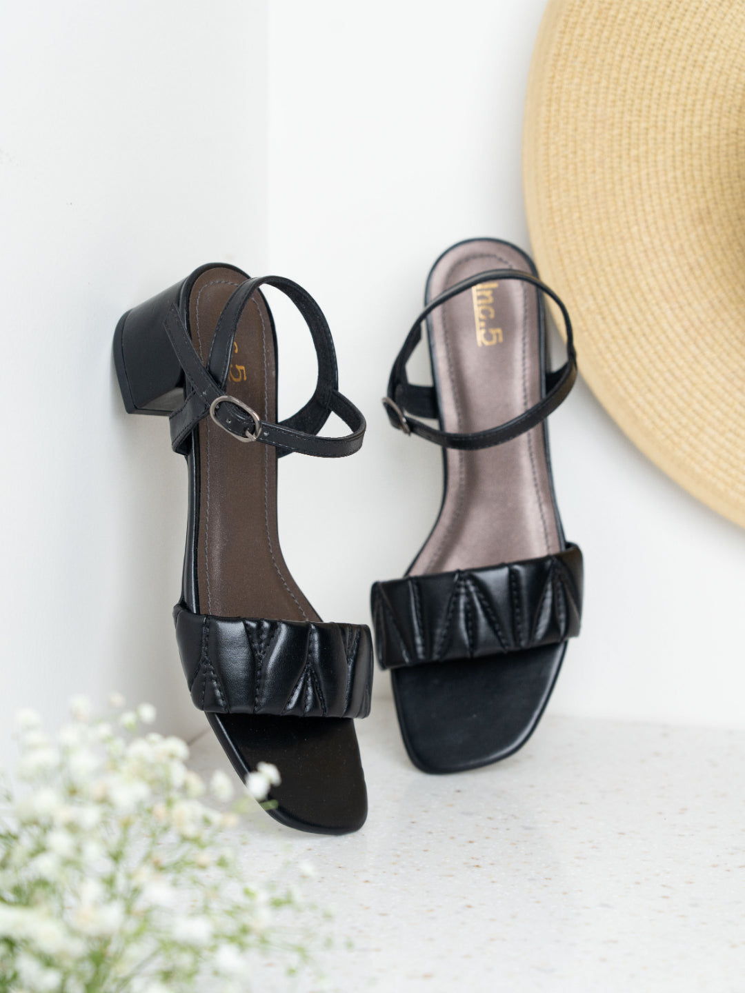 Womens Black Party Wear Sandals With Buckle Closure