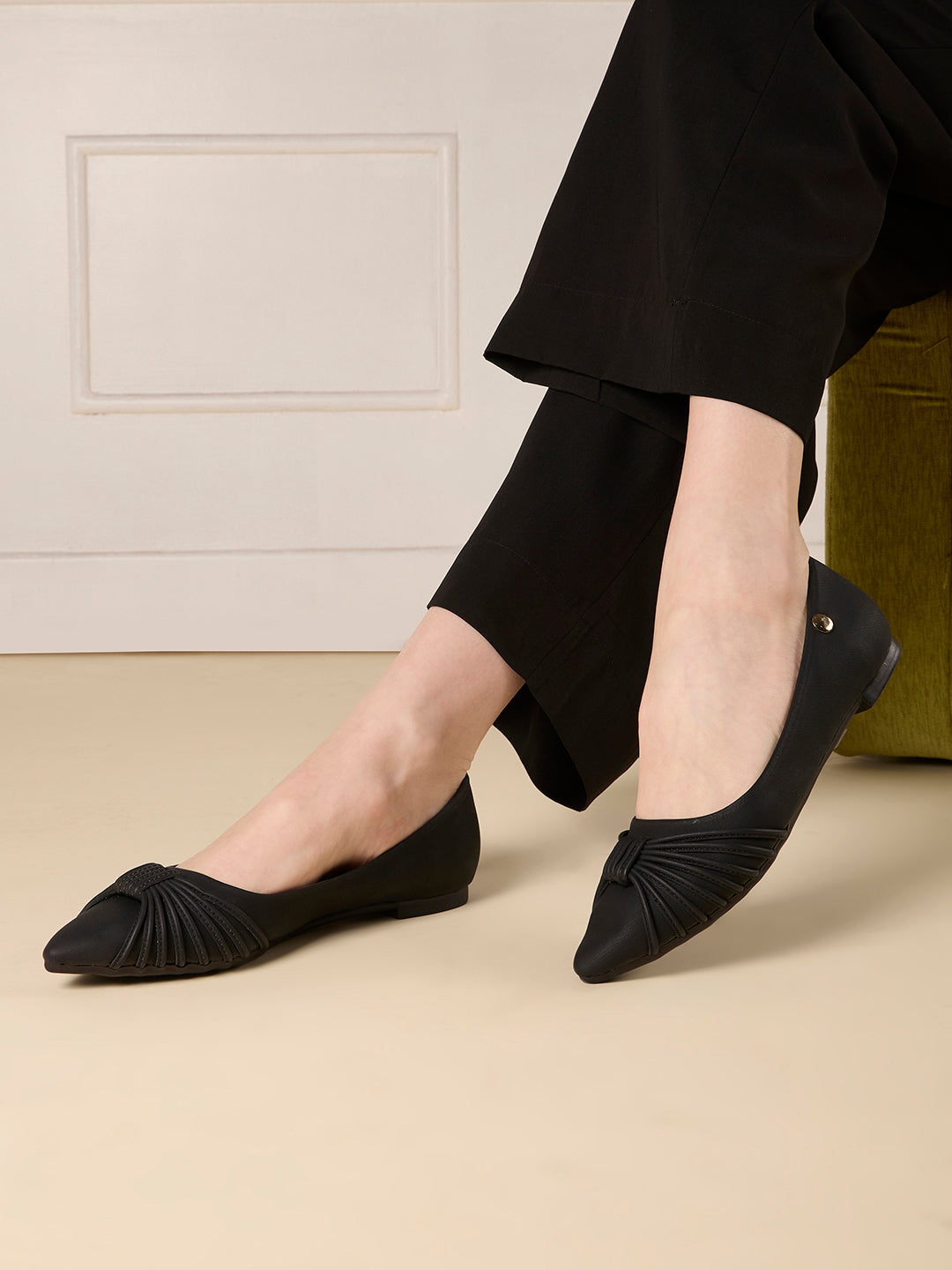 Womens Black Casual Solid Pattern Pointed Toe Flat Ballerinas