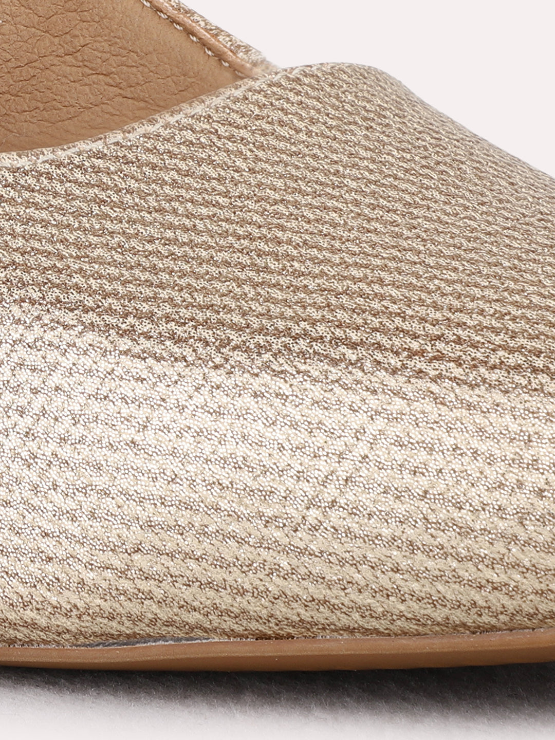 Womens Golden Party Wear Solid Pointed Toe Kitten Heel Mules