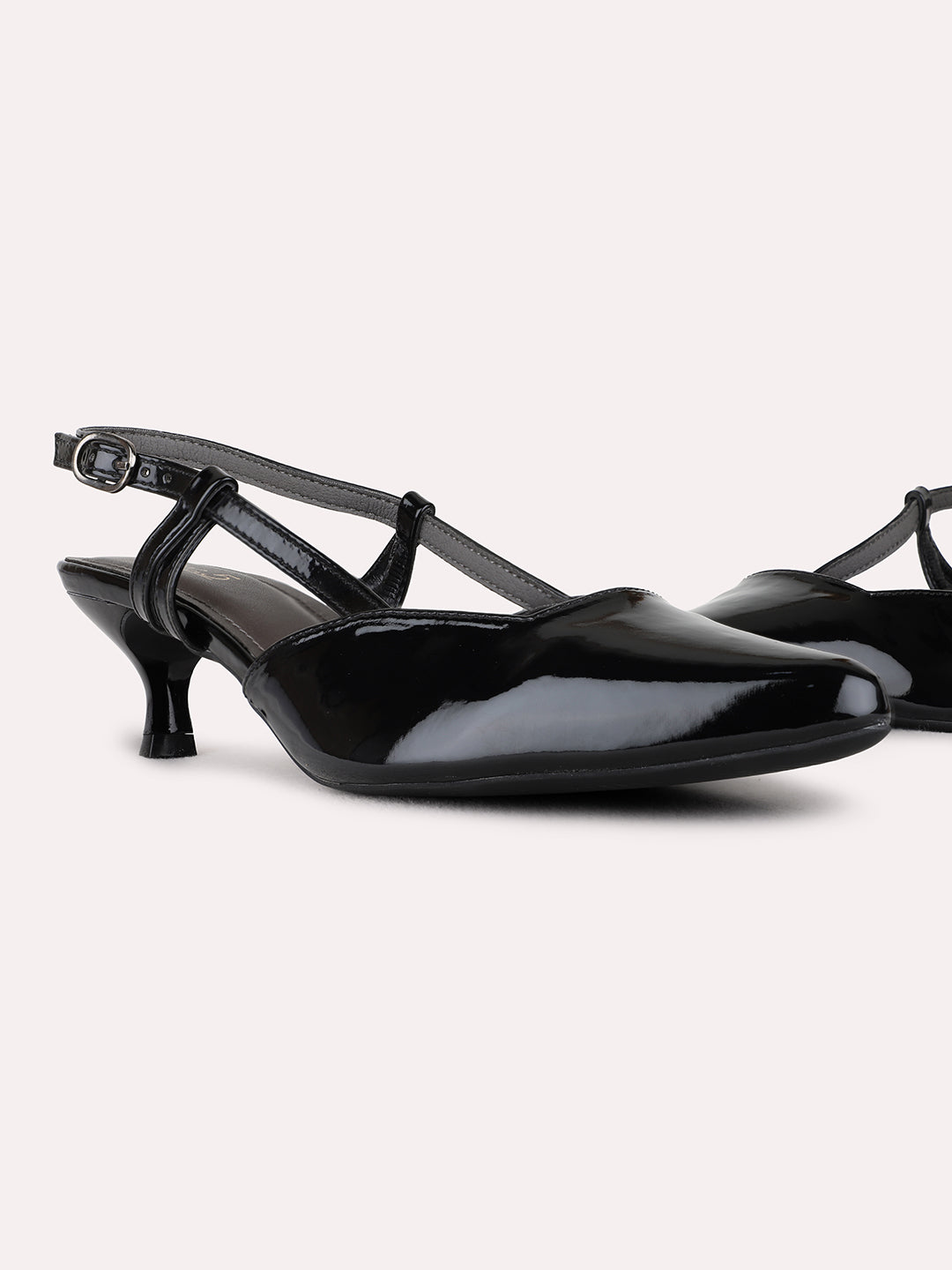 Womens Black Casual Solid Narrow Toe Kitten Heels
