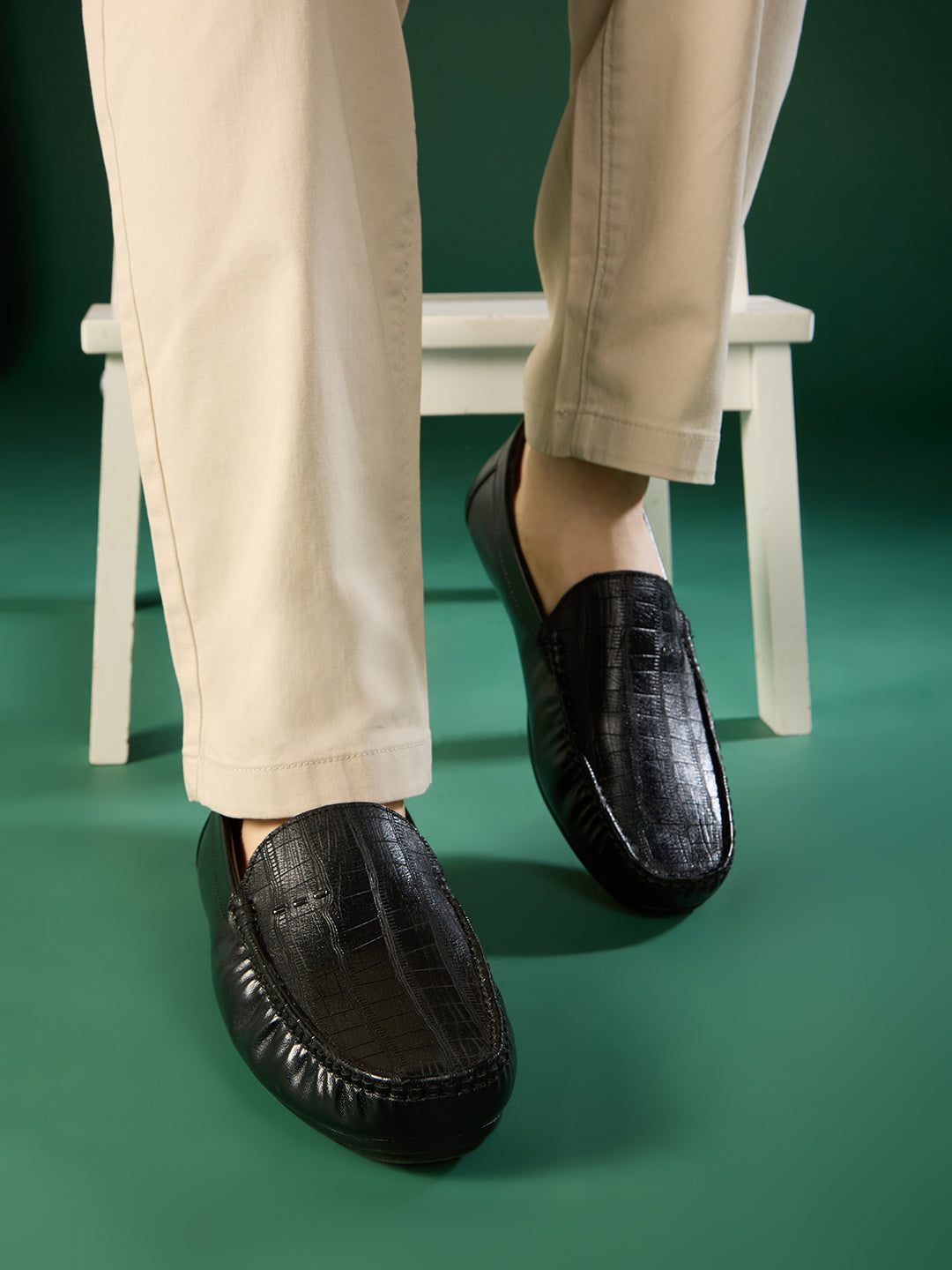 Mens Black Casual Solid Pattern Round Toe Loafers