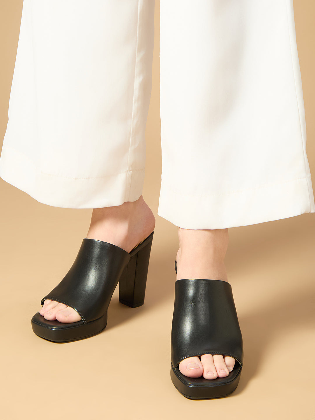 Women Black Party Wear Solid Round Toe Platform Heel Sandals