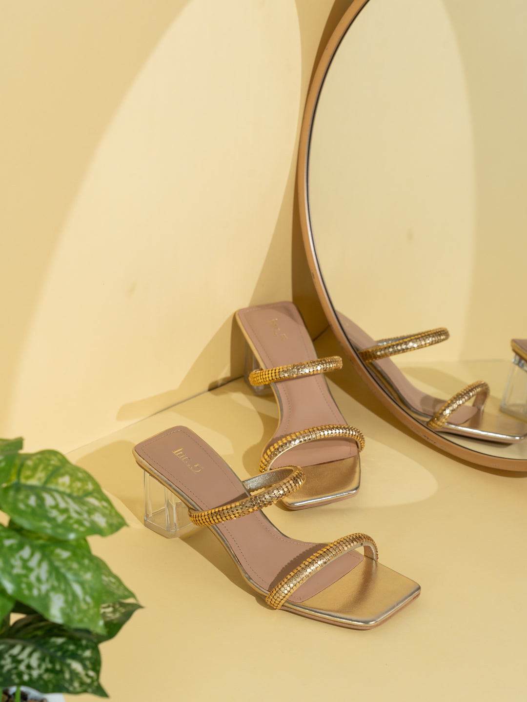 Womens Golden Party Wear Solid Square Toe Block Heel Sandals