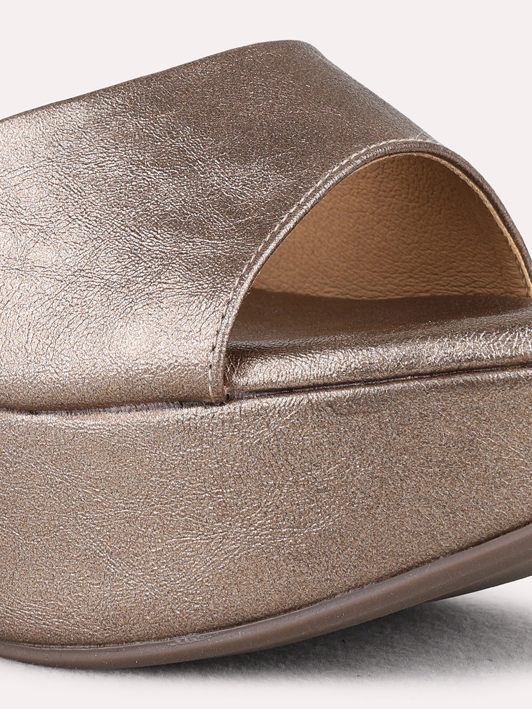 Womens Golden Party Wear Solid Round Toe Stiletto Heel Sandals