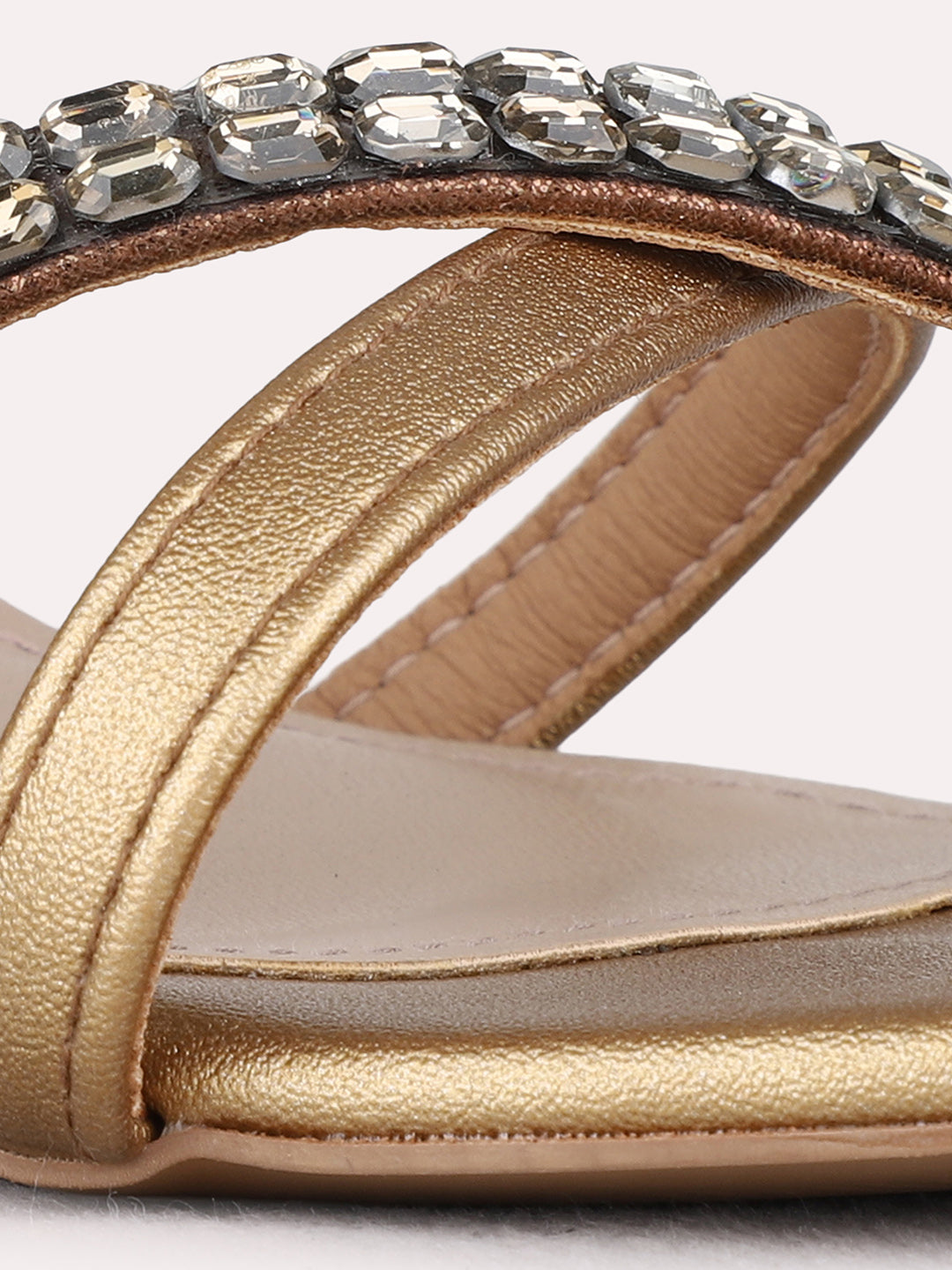 Womens Golden Party Wear Solid Round Toe Kitten Heels