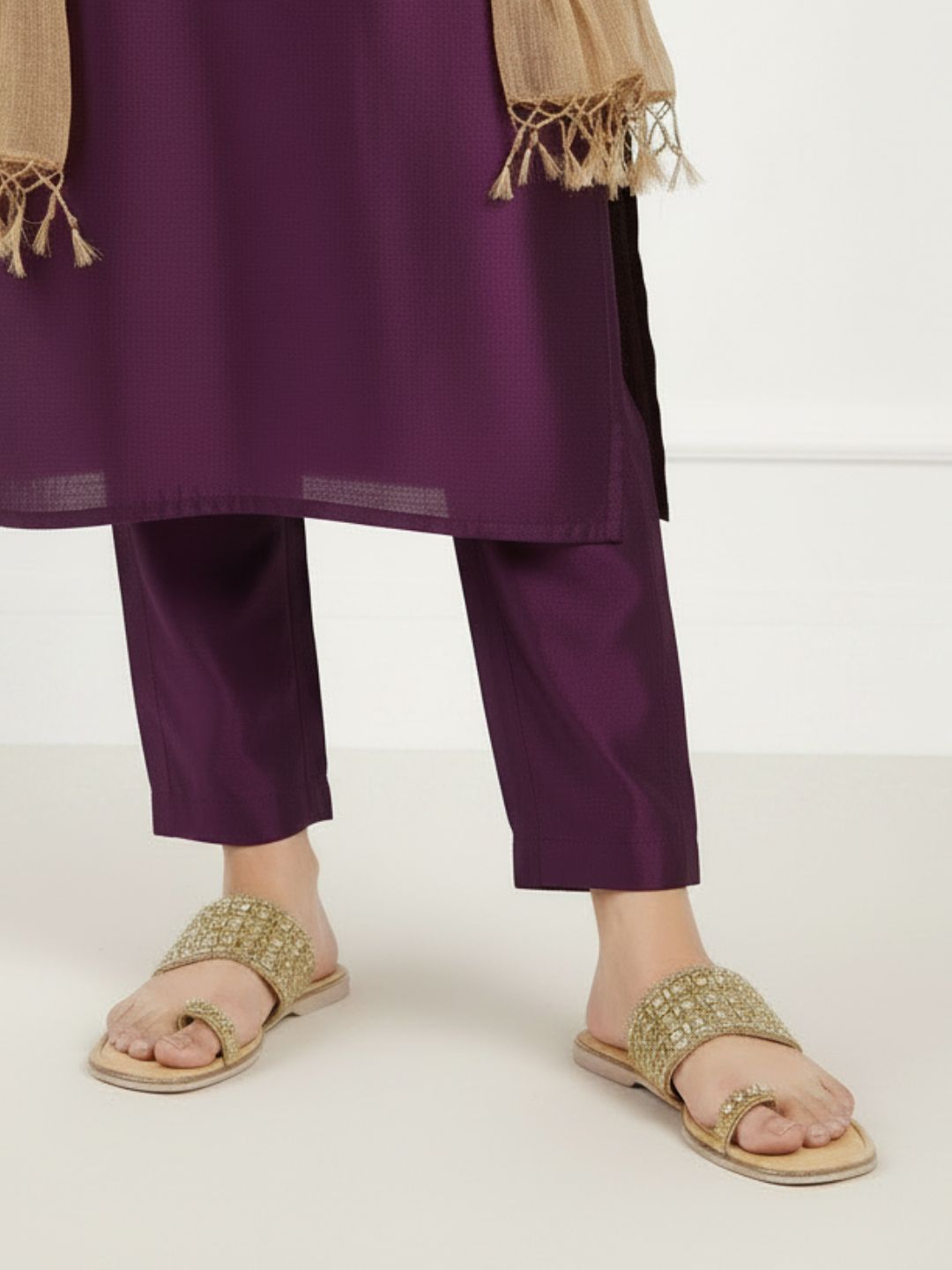 Womens Golden Ethnic Embellished One Toe Slip-On Flats