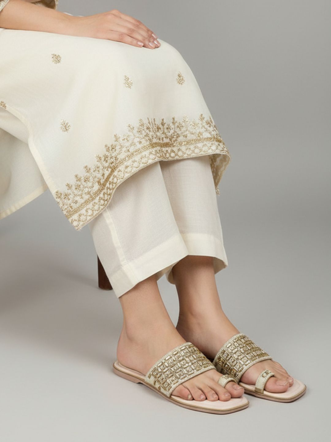 Womens Golden Ethnic Embellished One Toe Flat Slip-Ons