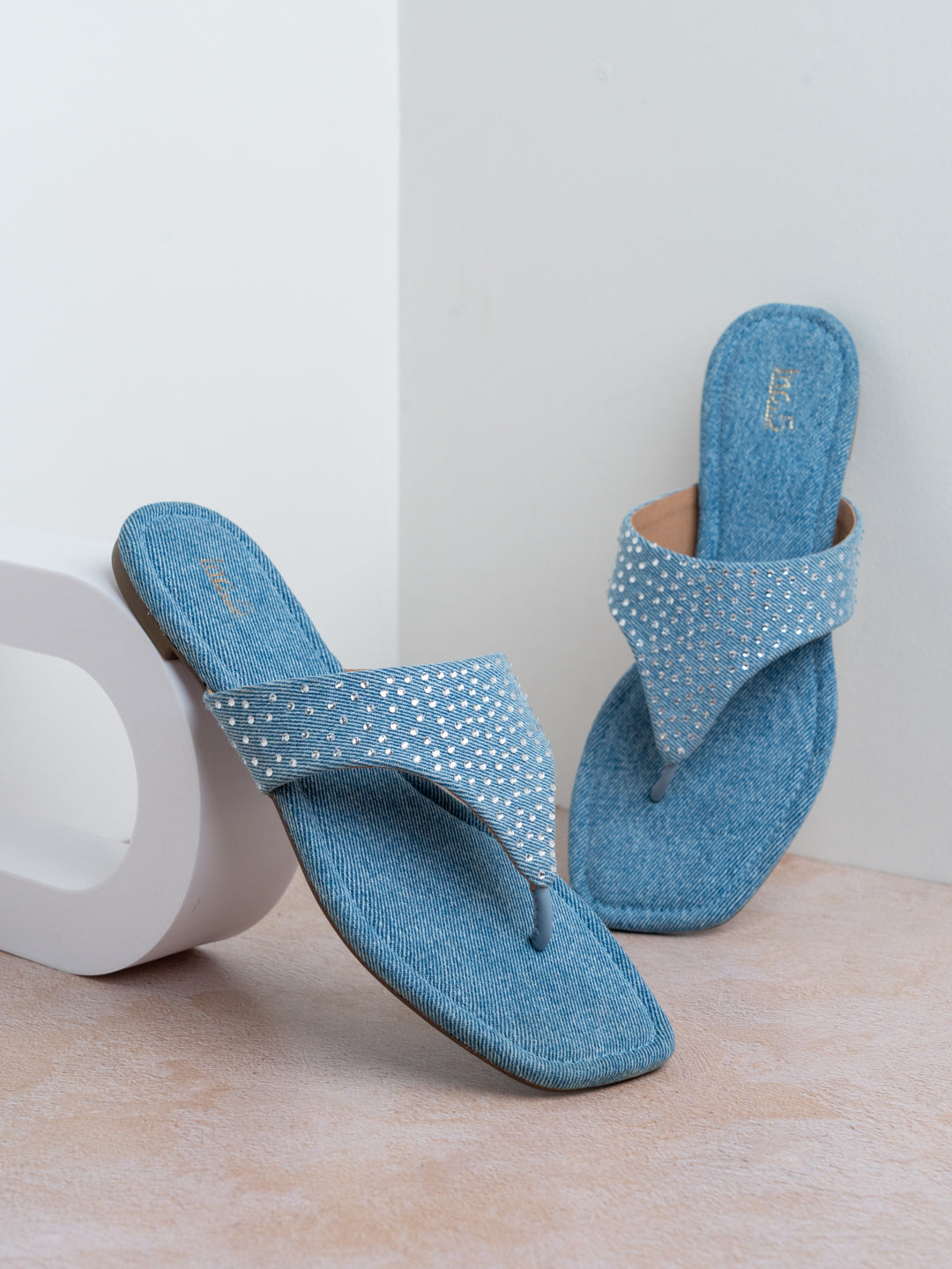 Womens Blue Casual Printed Toe T-Strap Slip-On Flat Sandals