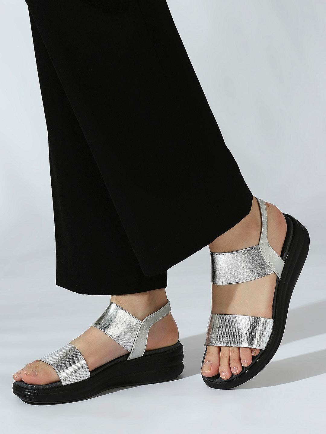 Womens Silver Party Wear Solid Wedge Heel Sandals