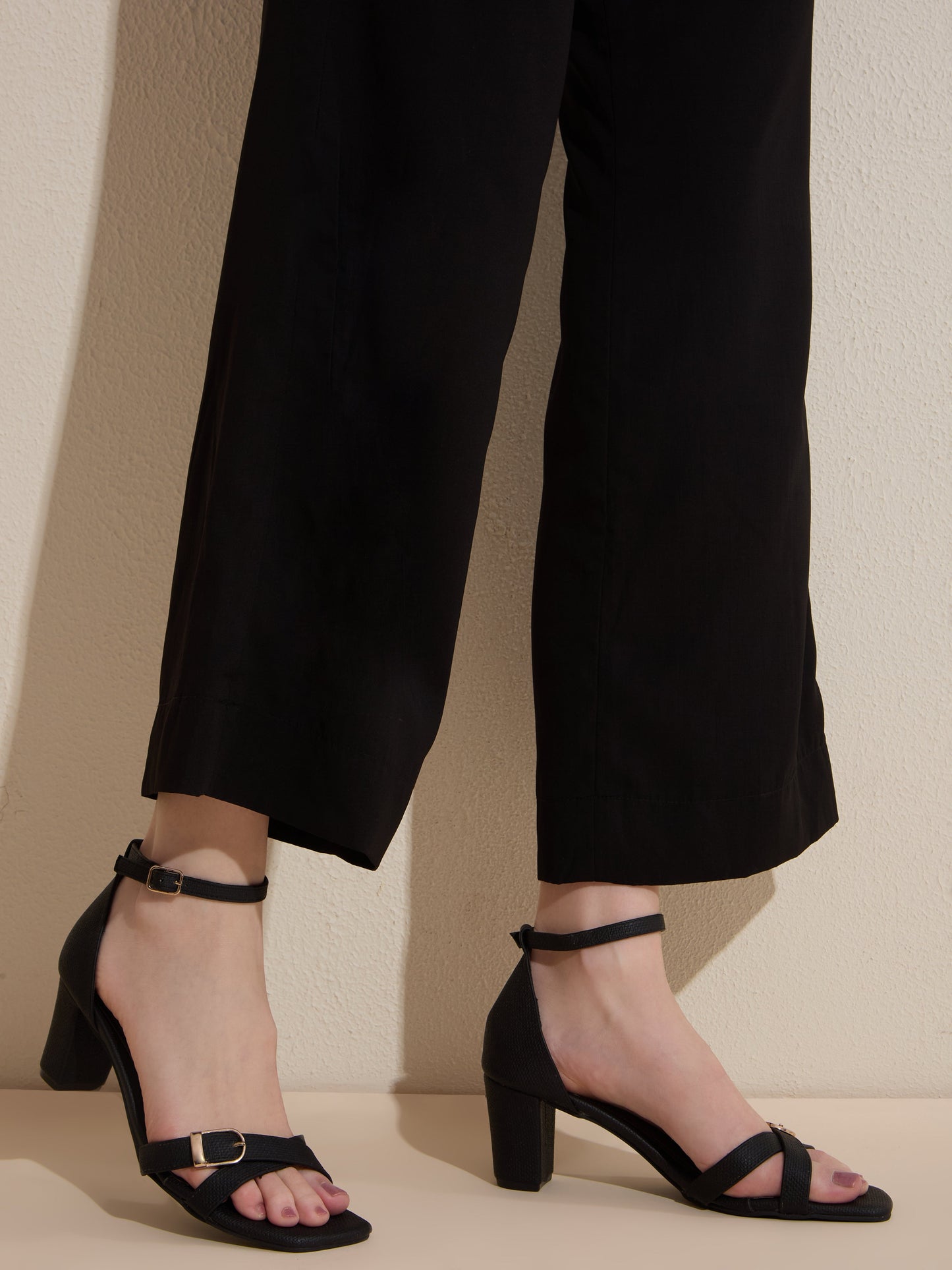 Womens Black Party Wear Solid Square Toe Block Heels