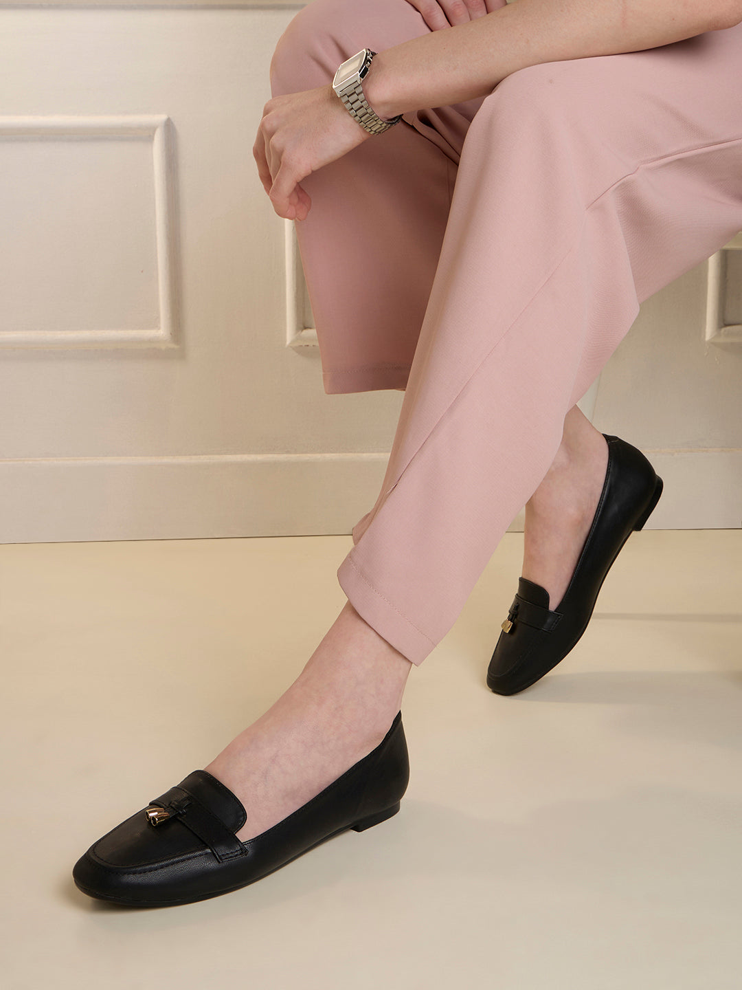 Womens Black Casual Solid Pointed Ballerinas