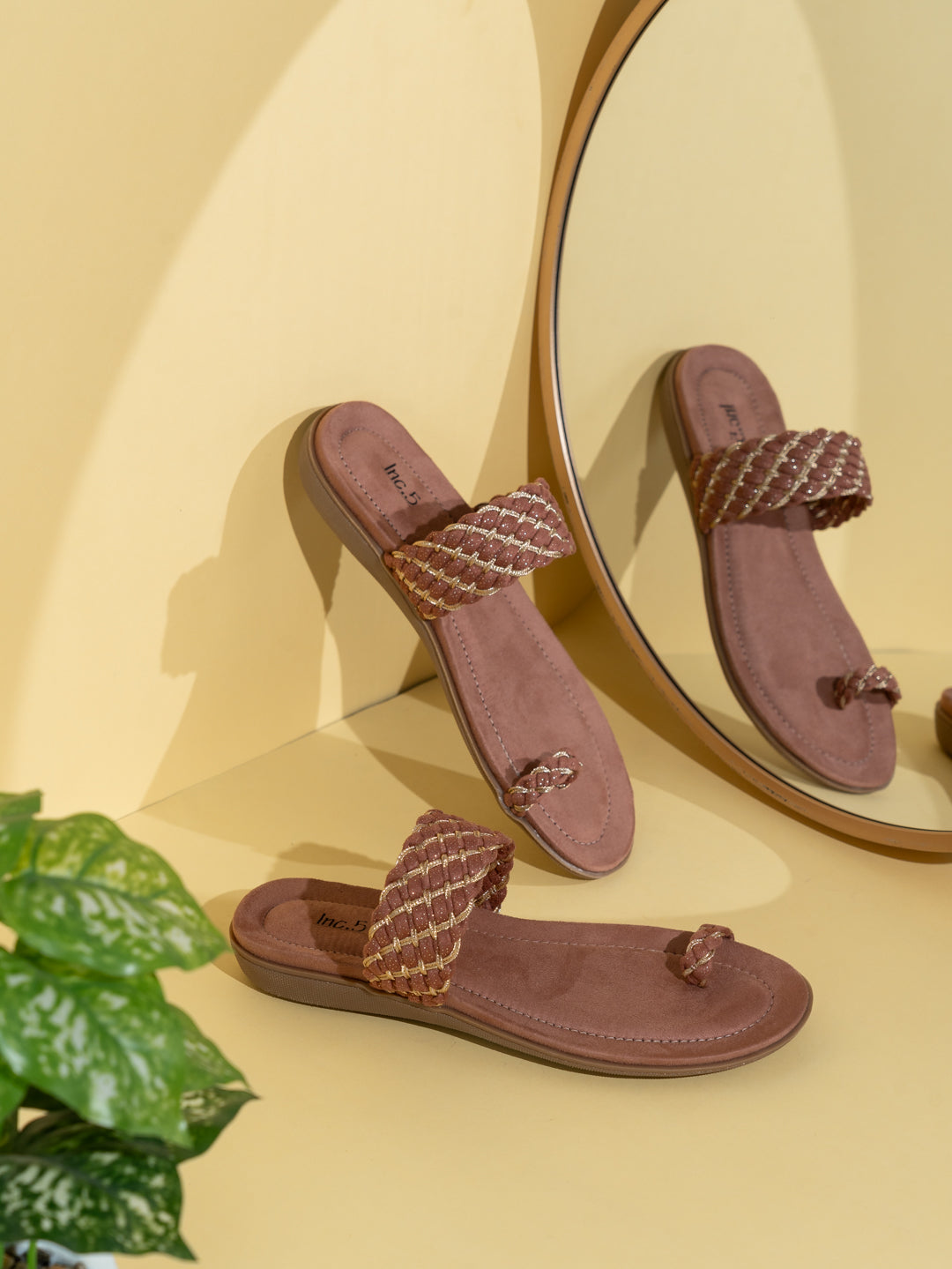 Womens Peach Casual Solid One Toe Slip-On Flat Sandals