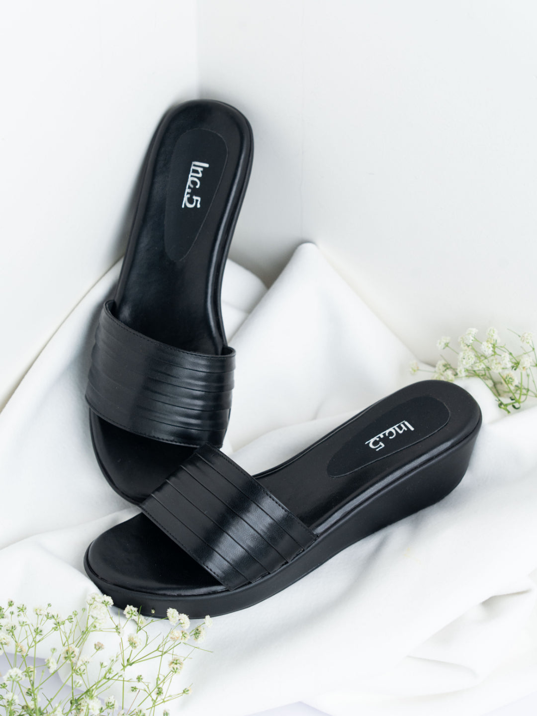 Womens Black Casual Solid Round Toe Wedge Mules