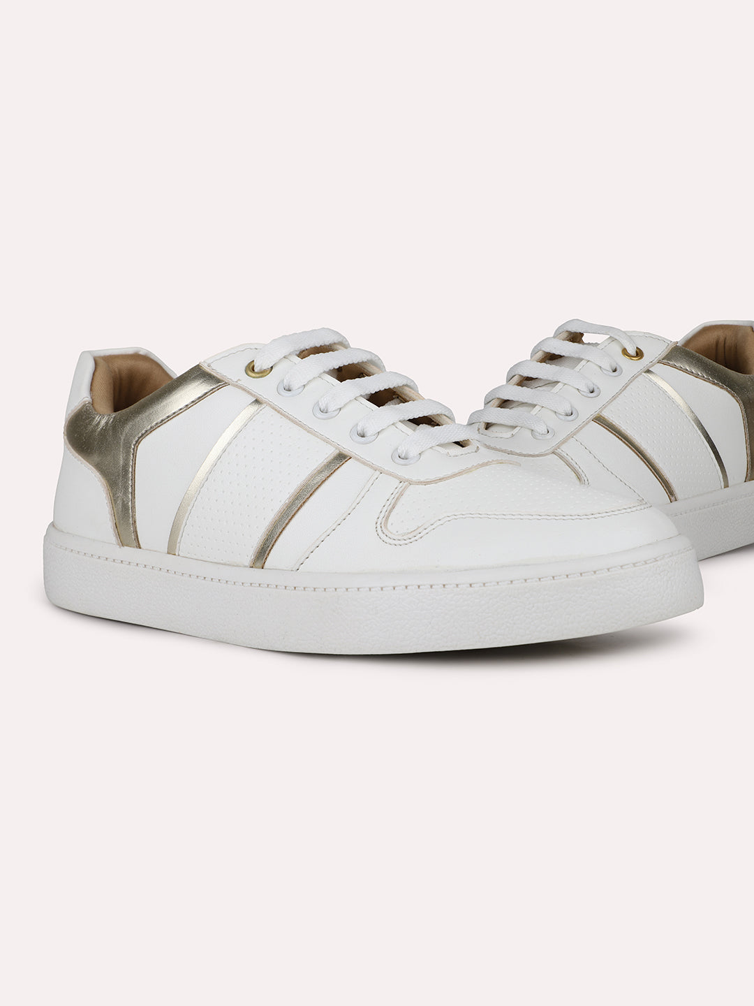 Womens White Casual Round toe Sneakers