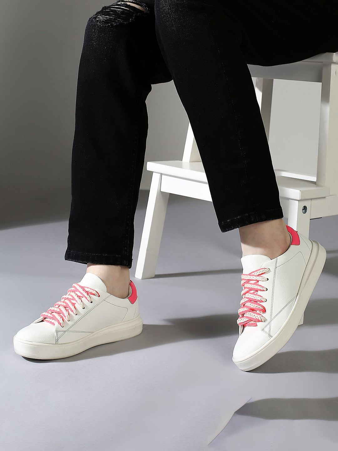 Womens White Casual Round toe Sneakers