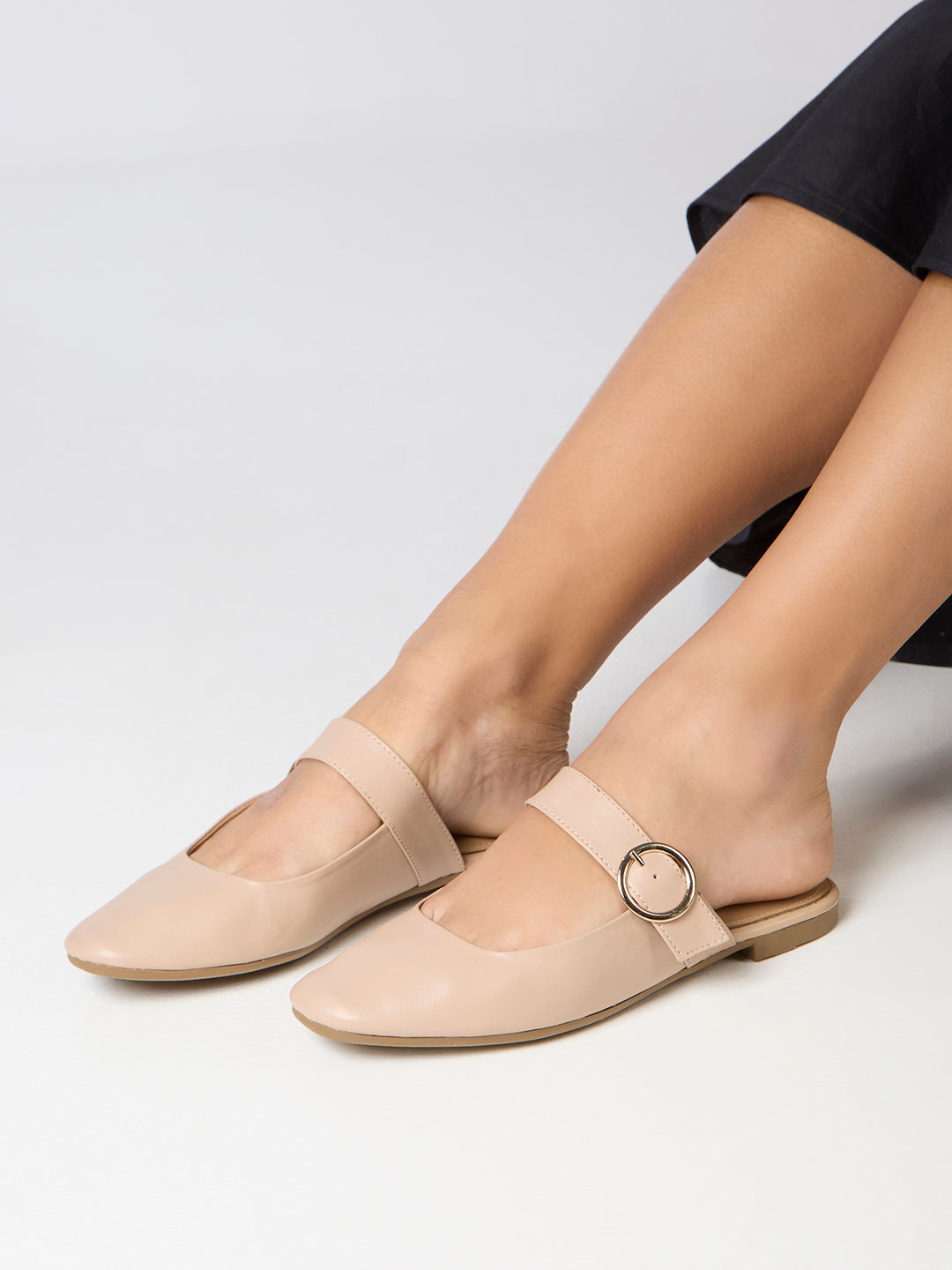 Womens Beige Casual Solid Pattern One Toe Flat Slip-On Sandals