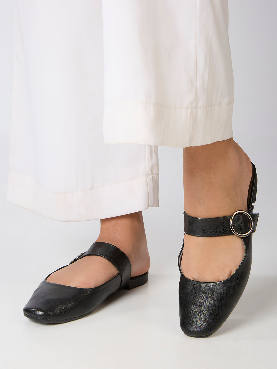 Womens Black Casual Solid One Toe Flats