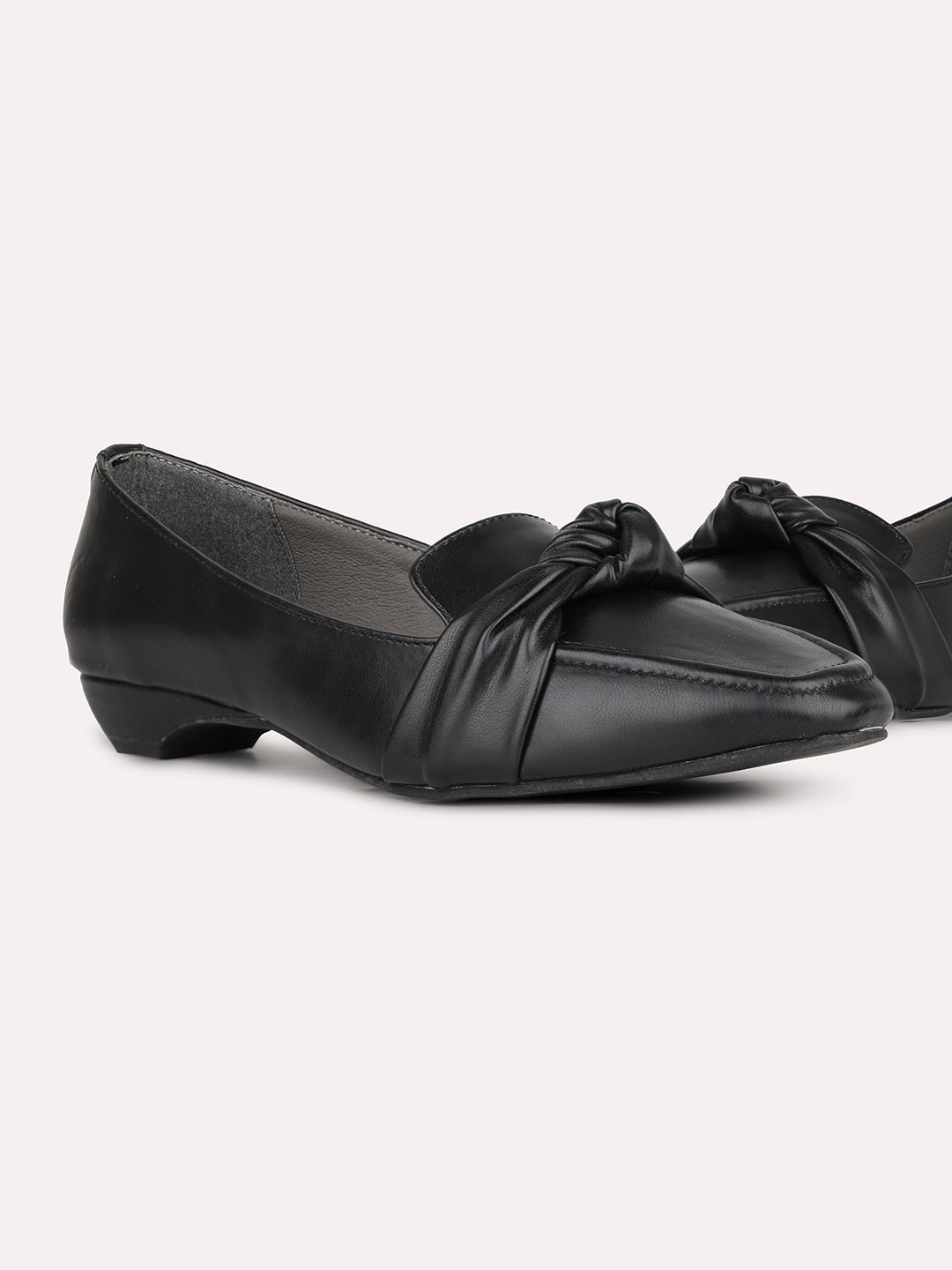 Womens Black Solid Pointed Toe Party Wear Flat Ballerinas