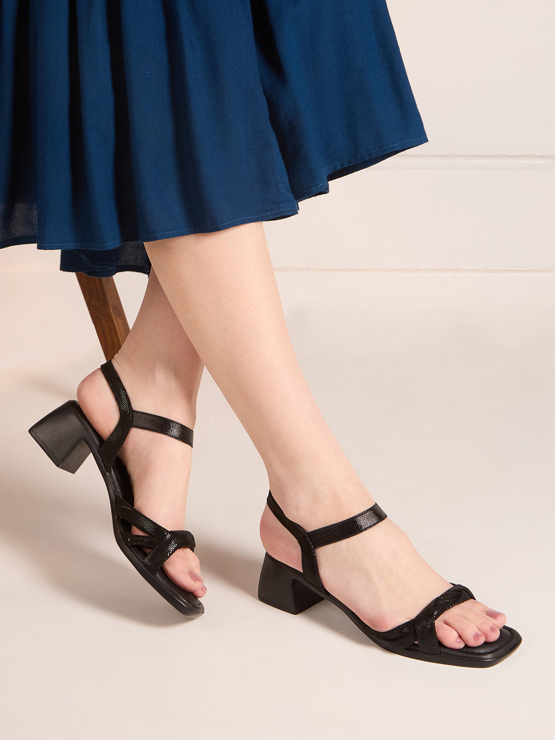 Womens Black Party Wear Solid Pattern Square Toe Block Heels