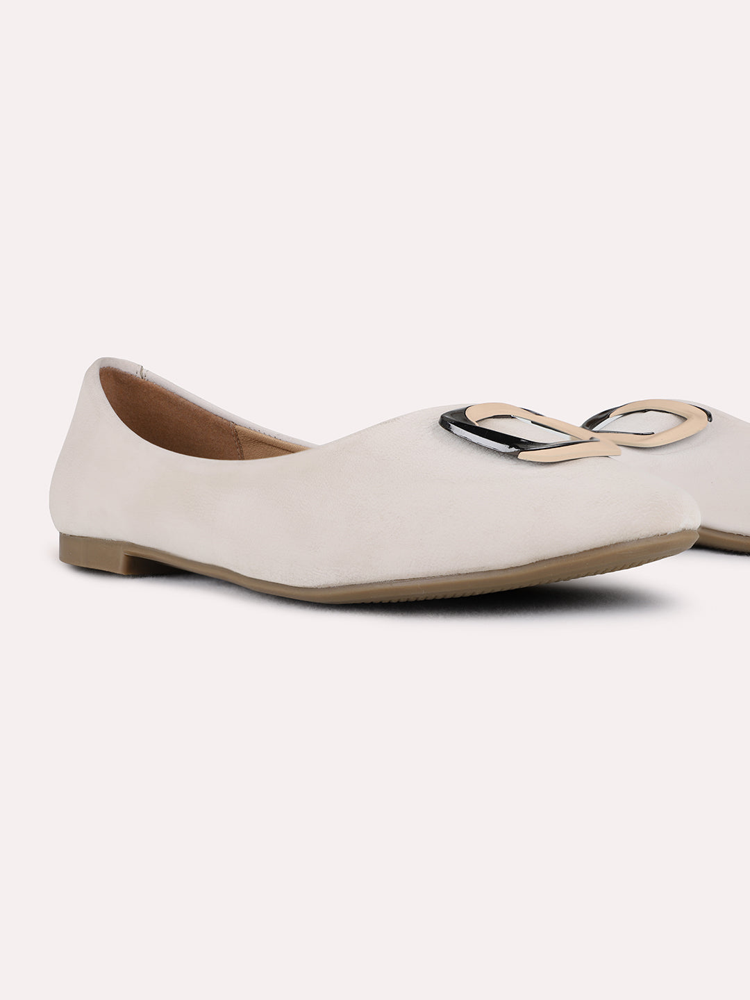 Womens Cream Casual Solid Pattern Narrow Toe Ballerinas