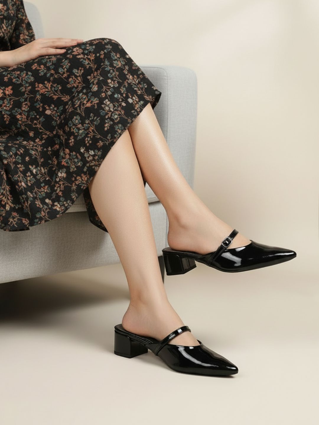 Womens Black Casual Solid Pattern Pointed Toe Block Heel Mules