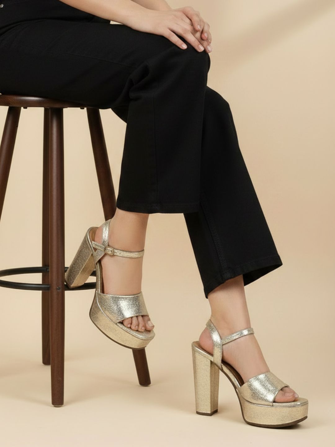 Womens Golden Party Wear Solid Round Toe Platform Heels