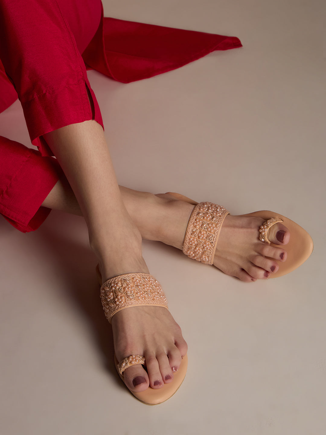 Womens Peach Ethnic Embellished One Toe Flat Slip-On Sandals