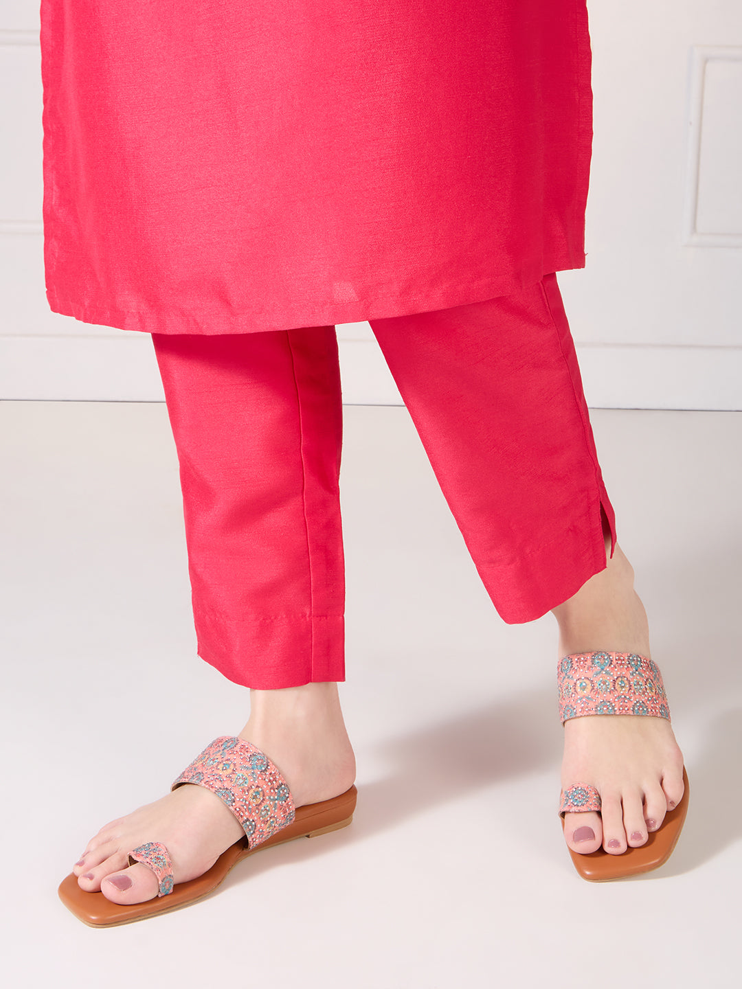 Womens Peach Ethnic Embellished One Toe Flat Slip-On Sandals