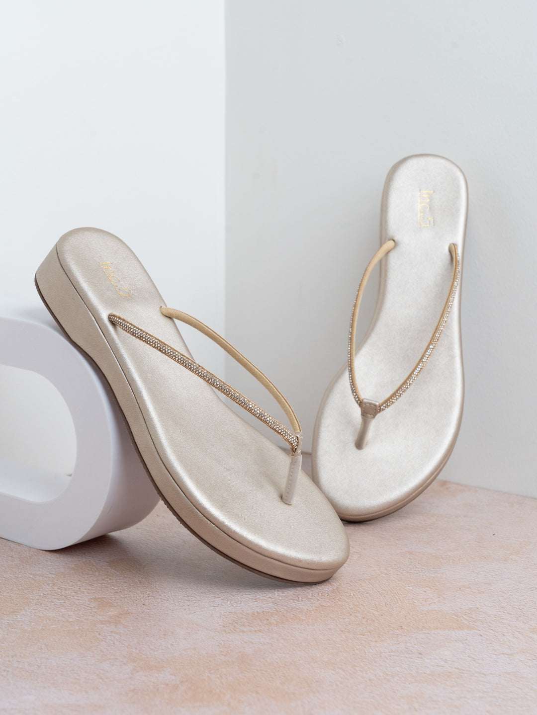 Womens Golden Ethnic Solid T-Strap Flat Slip-On Sandals