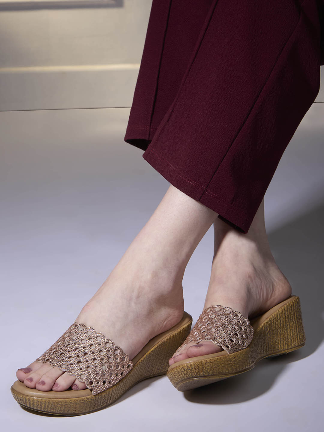 Womens Rose Gold Party Wear Solid Round Toe Wedge Heel Sandals