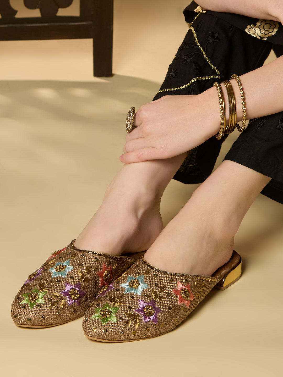 Womens Golden Ethnic Embellished One Toe Slip-On Sandals
