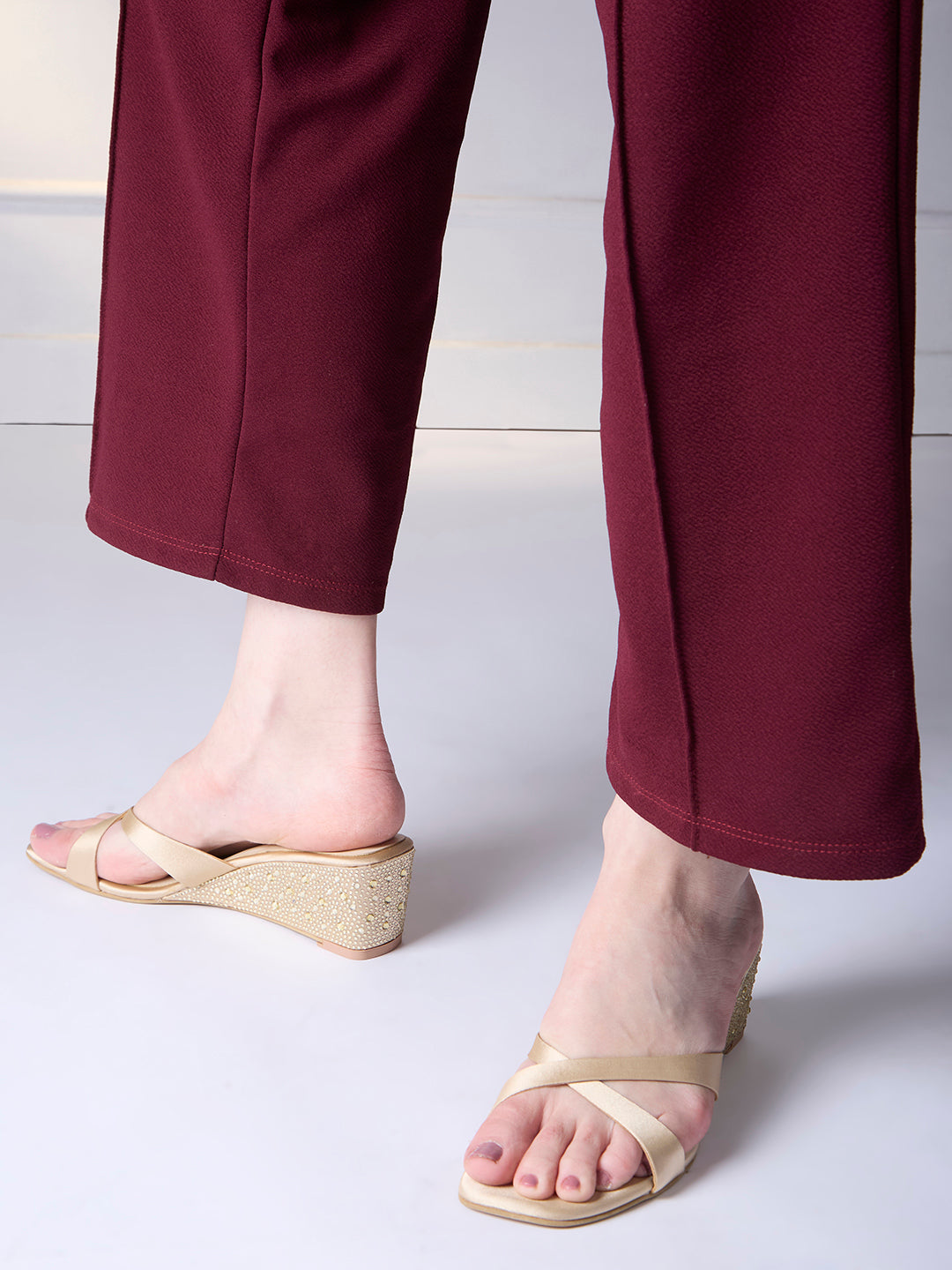 Womens Golden Party Wear Solid Square Toe Wedge Heel Sandals