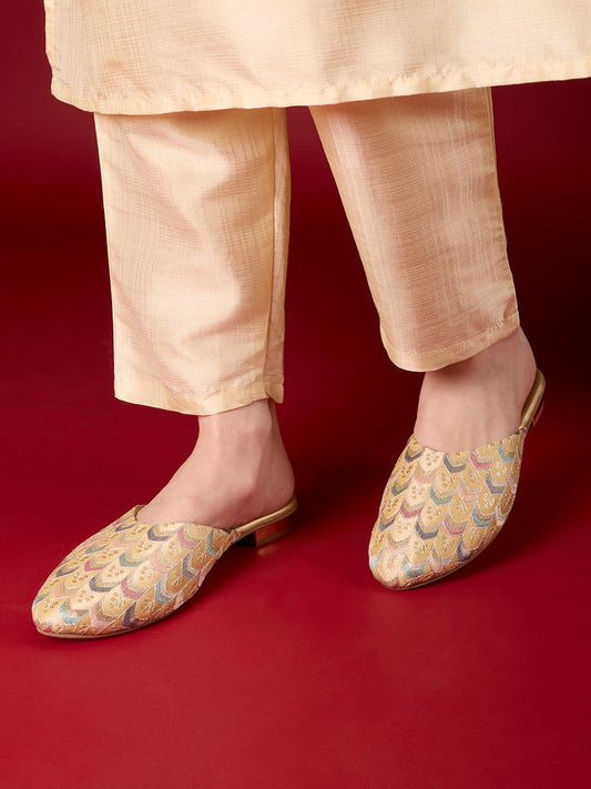 Womens Golden Party Wear Printed One Toe Flat Mules