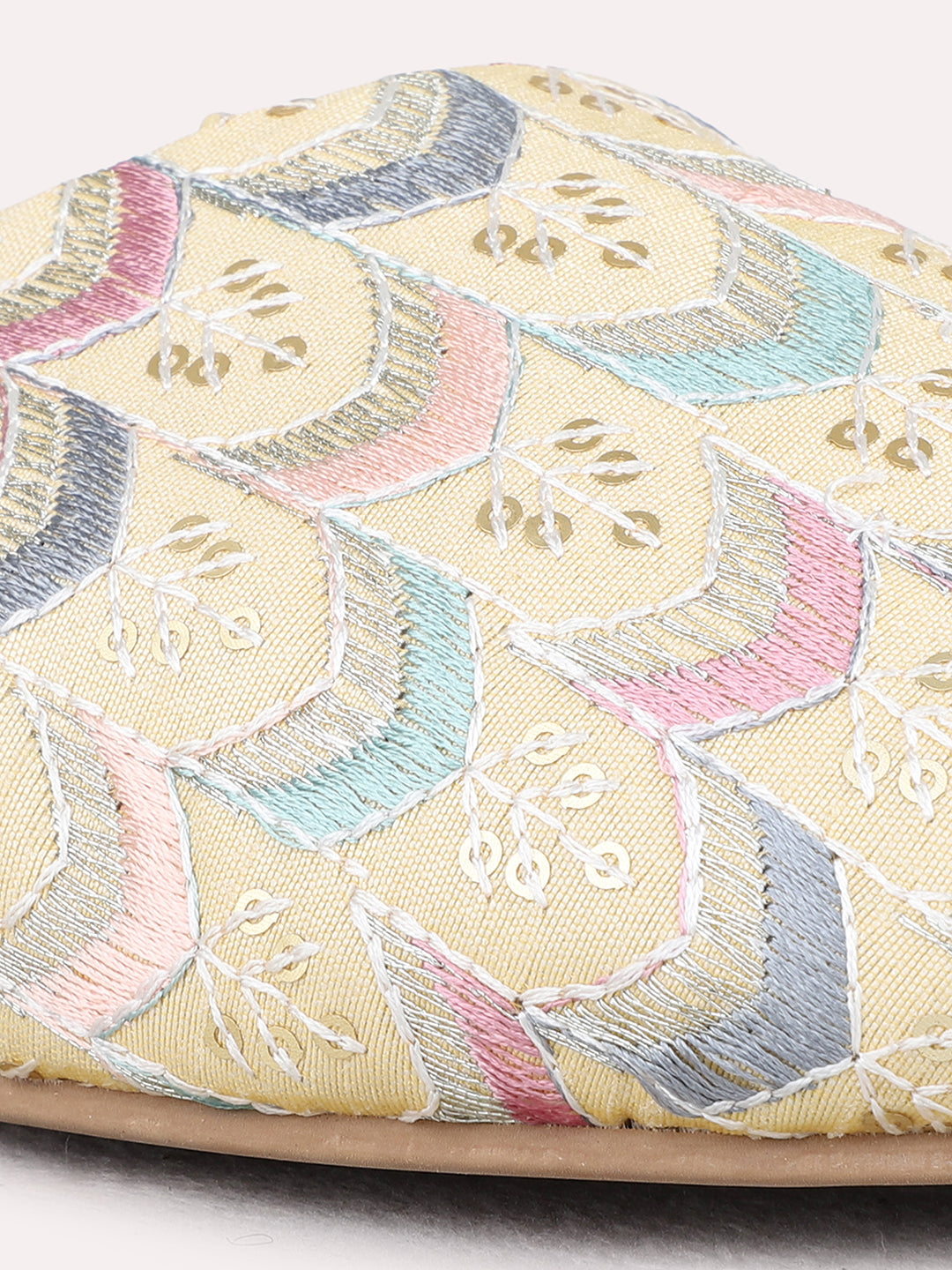 Womens Golden Party Wear Printed One Toe Flat Mules