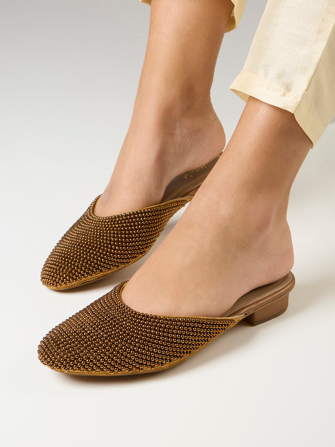 Womens Golden Party Wear Embellished Round Toe Block Heel Mules