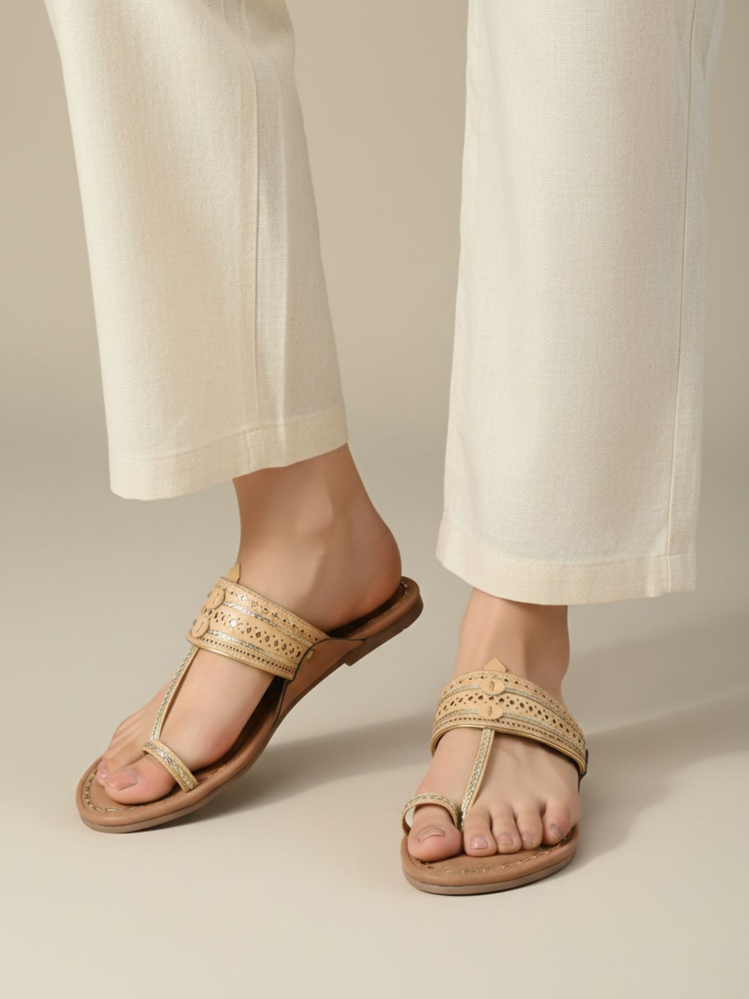 Womens Beige Ethnic Embellished One Toe Kolhapuris