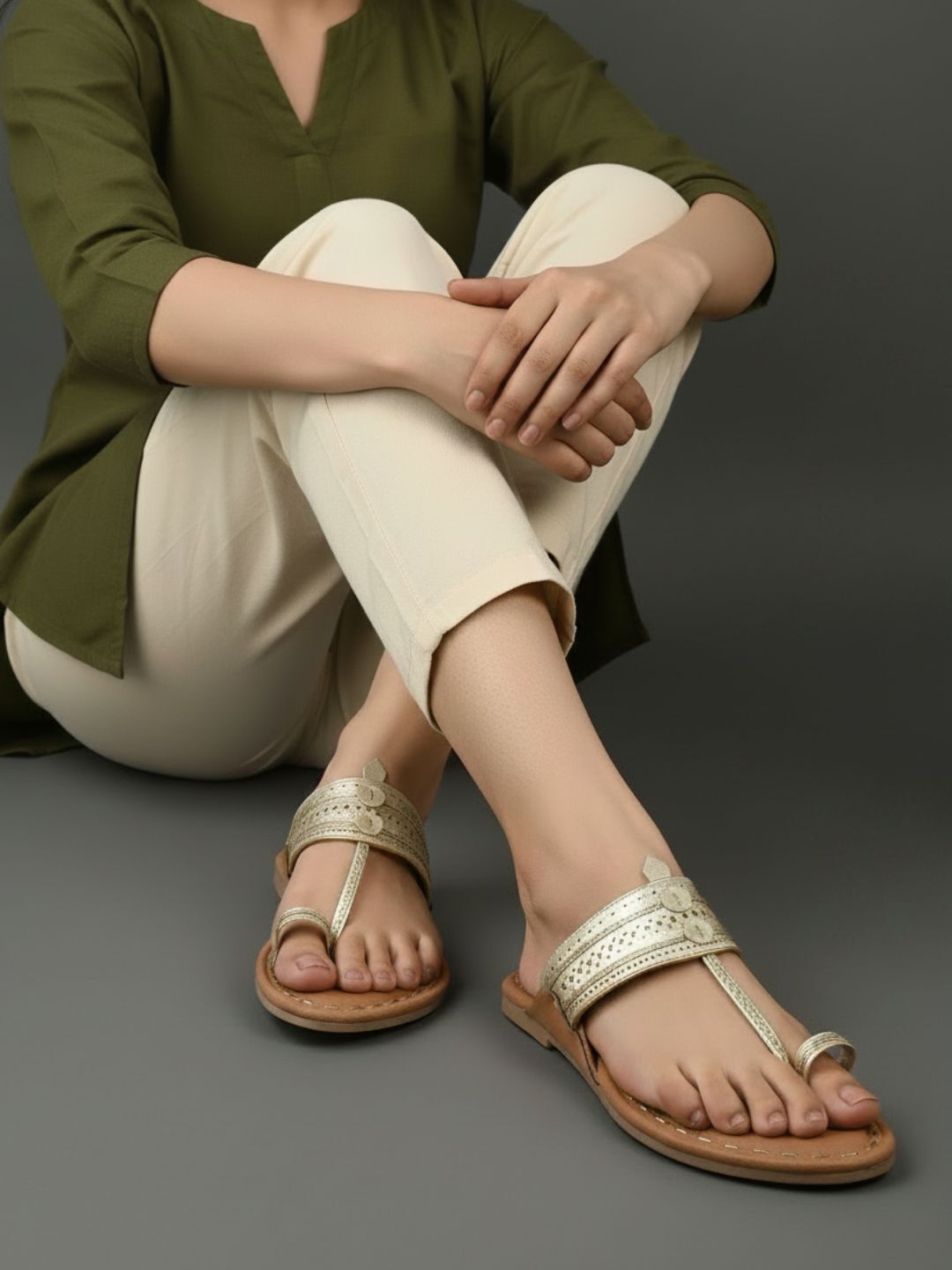 Womens Golden Ethnic Embellished One Toe Kolhapuris